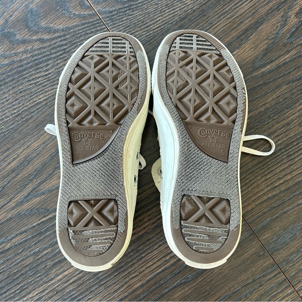 Converse Low Top Eyelet Sneakers - Picture 4 of 4